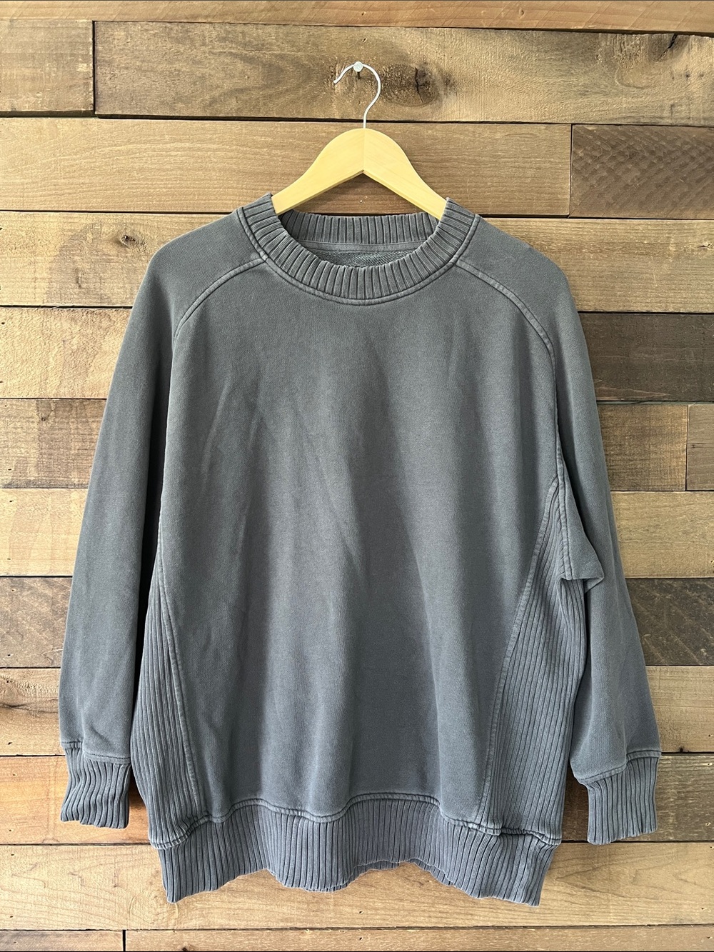 Aerie Women's Down-To-Earth Crew Sweatshirt in Smoked Gray Size Small - Picture 3 of 9